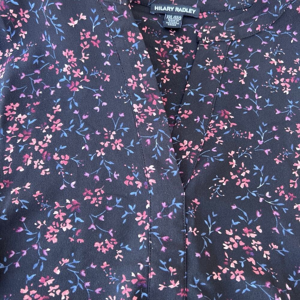 Hillary Radley women’s size XXL black floral V neck top.